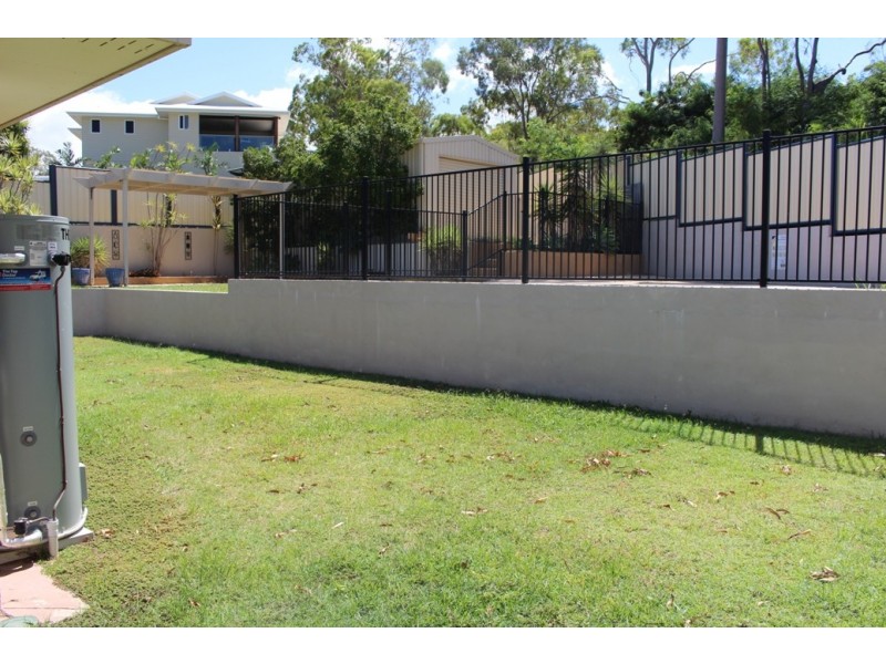 10 Lighthouse Dr, Boyne Island QLD 4680