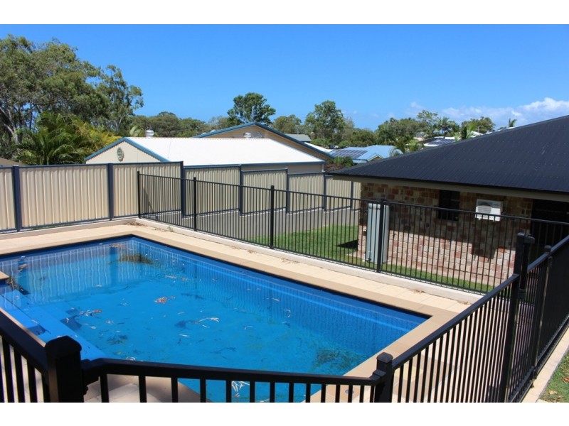 10 Lighthouse Dr, Boyne Island QLD 4680