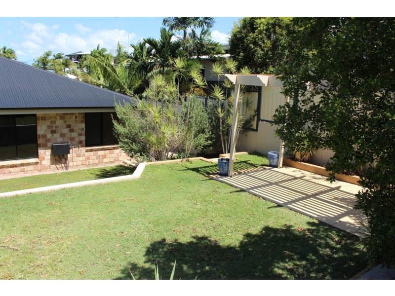 10 Lighthouse Dr, Boyne Island QLD 4680