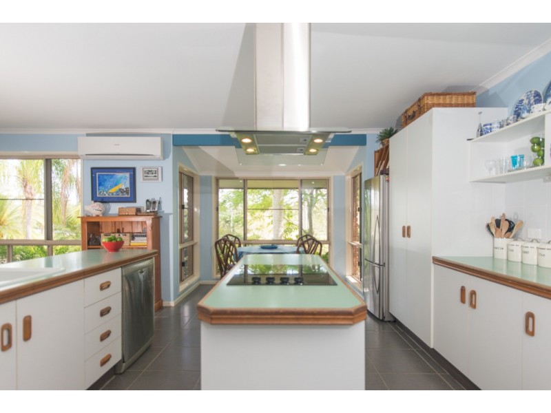 28 Helen Cres, Wurdong Heights QLD 4680