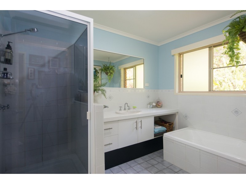 28 Helen Cres, Wurdong Heights QLD 4680