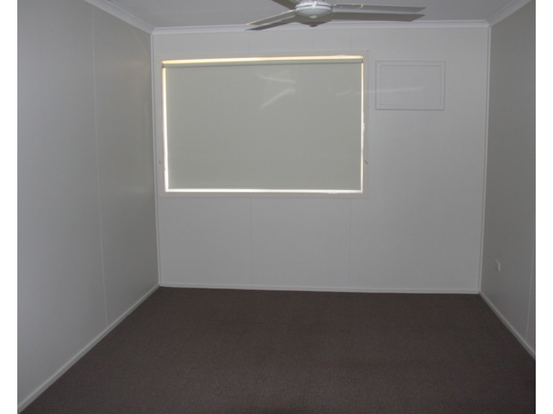 6 Hayes Avenue, Boyne Island QLD 4680