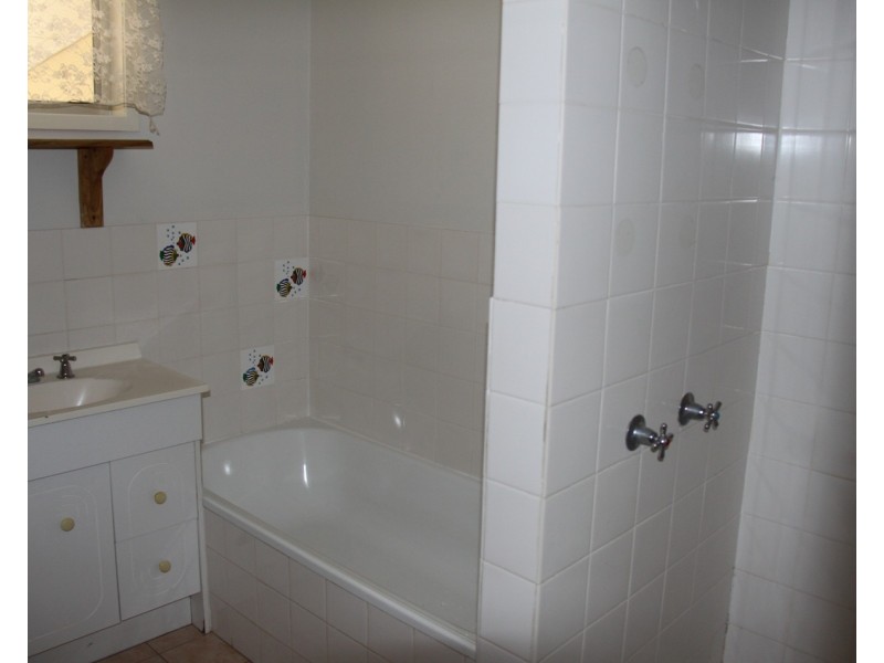 6 Hayes Avenue, Boyne Island QLD 4680