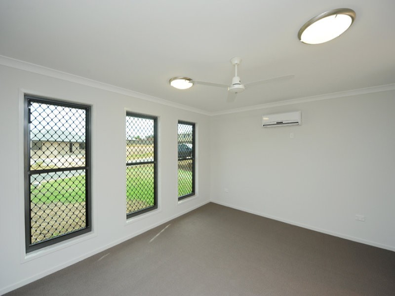 8 Valley Way, Boyne Island QLD 4680