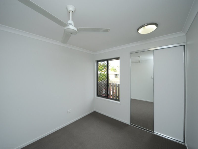8 Valley Way, Boyne Island QLD 4680