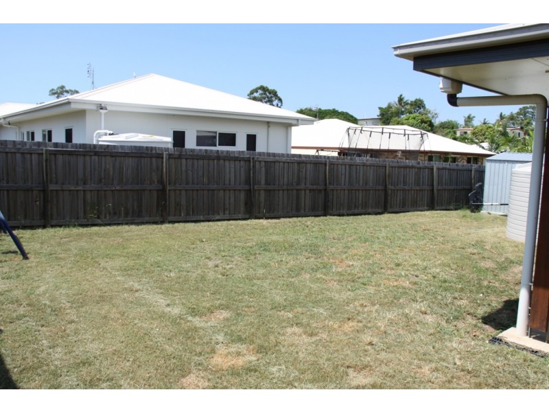 8 Valley Way, Boyne Island QLD 4680