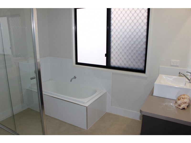 9 Bauhinia Street, Boyne Island QLD 4680