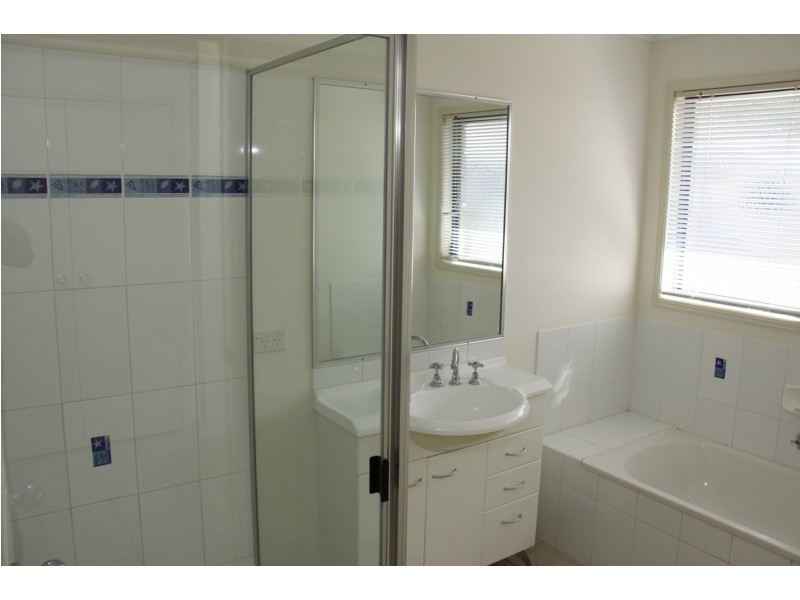 14 Golf View Drive, Boyne Island QLD 4680