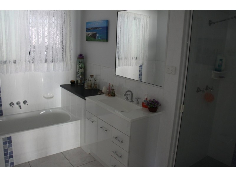 25 Bauhinia Street, Boyne Island QLD 4680