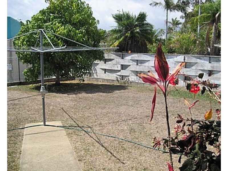 1/9 Chauvel Court, Boyne Island QLD 4680