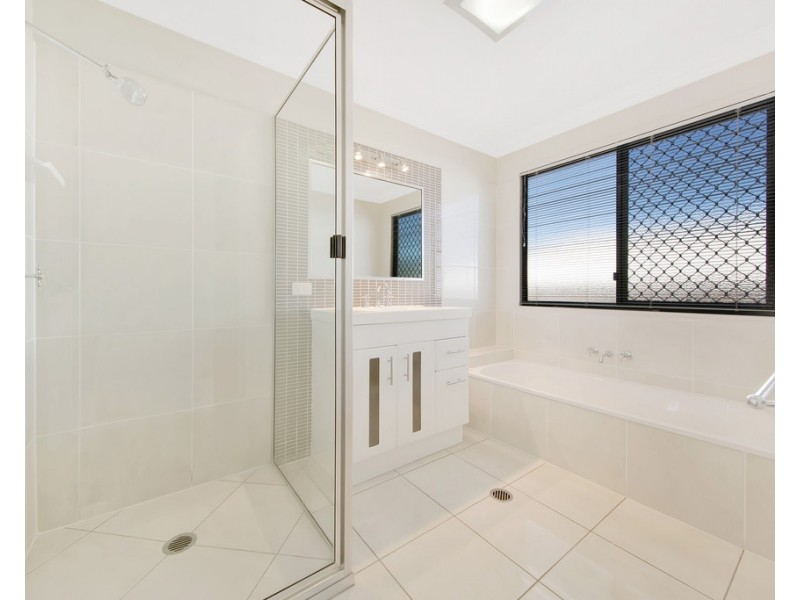 41 Golf View Drive, Boyne Island QLD 4680