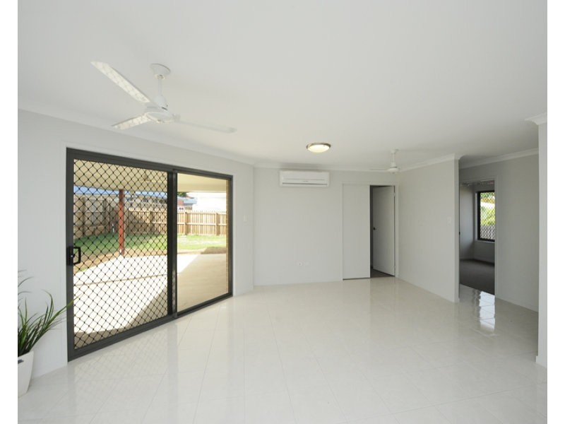 8 Valley way, Boyne Island QLD 4680