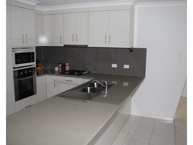 8 Valley way, Boyne Island QLD 4680