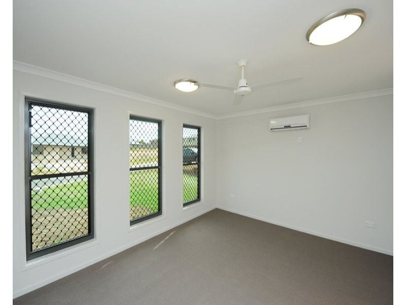 8 Valley way, Boyne Island QLD 4680