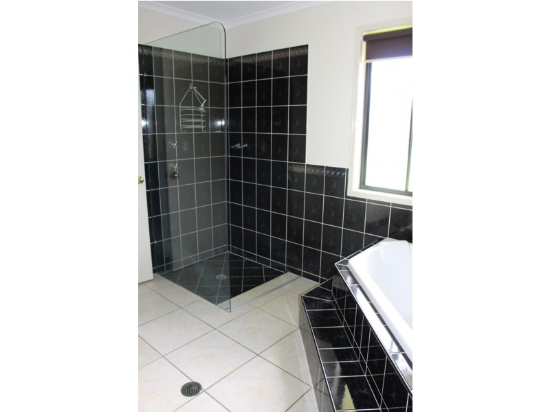 27 Cremorne dr, Tannum Sands QLD 4680