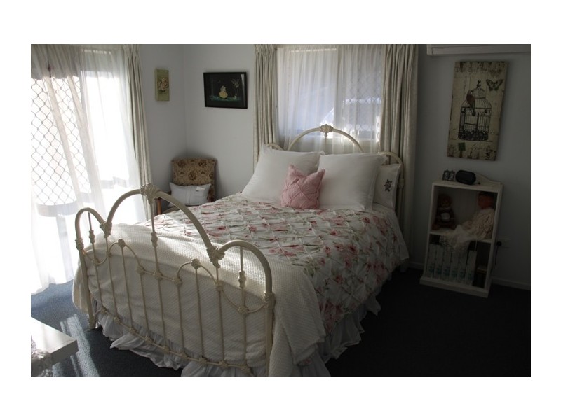 25 Bauhinia st, Boyne Island QLD 4680