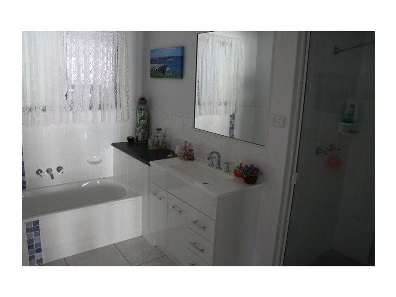 25 Bauhinia st, Boyne Island QLD 4680