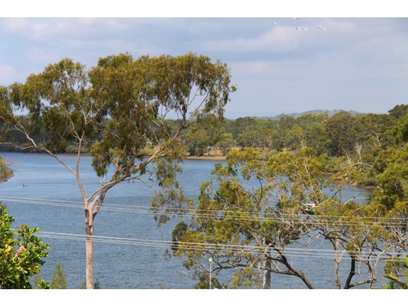 15 Richard Street, Boyne Island QLD 4680