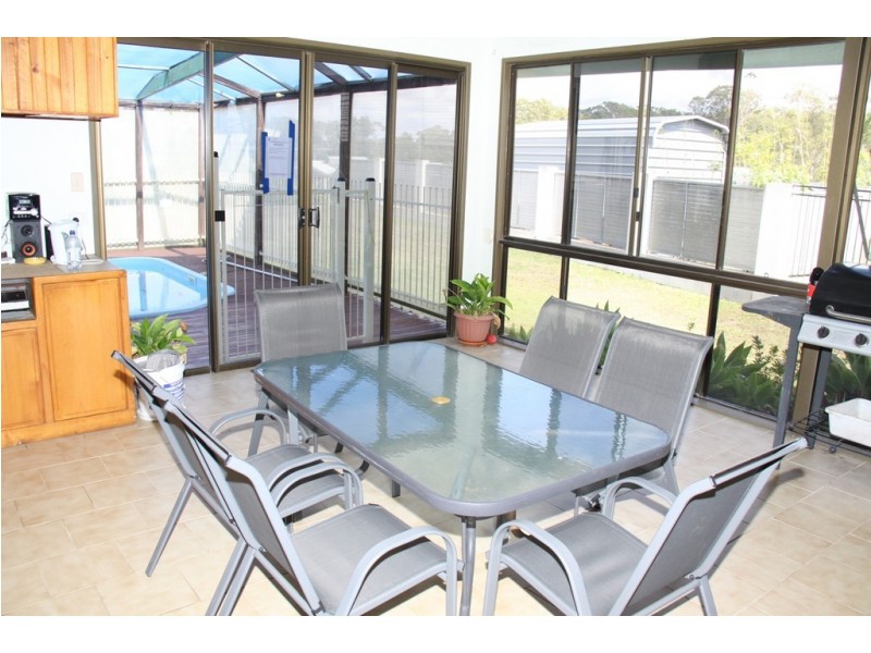 15 Richard Street, Boyne Island QLD 4680