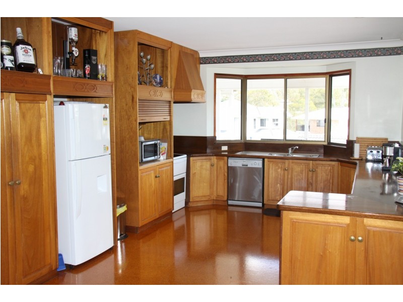 15 Richard Street, Boyne Island QLD 4680