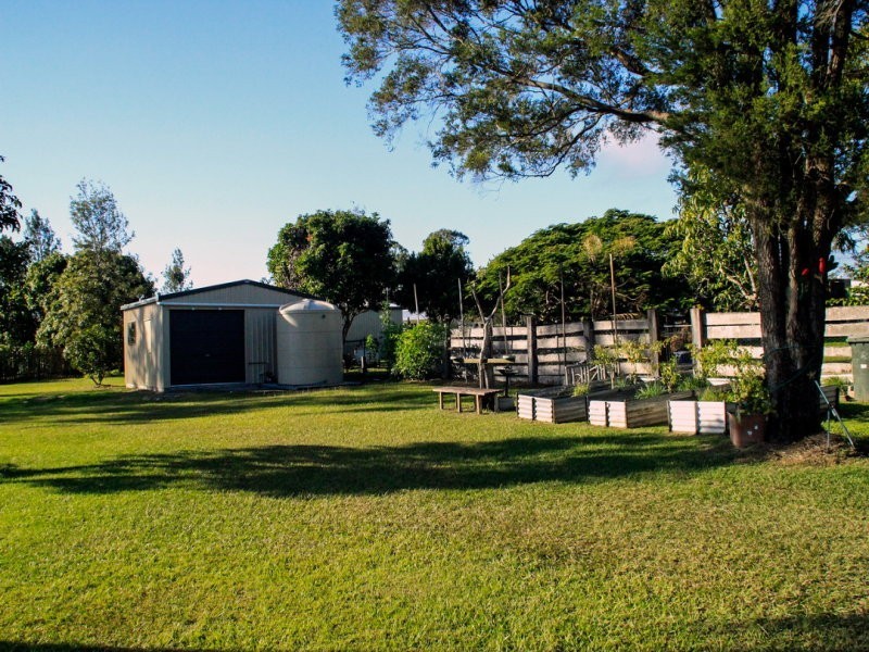 6 Kent Street, Bororen QLD 4678