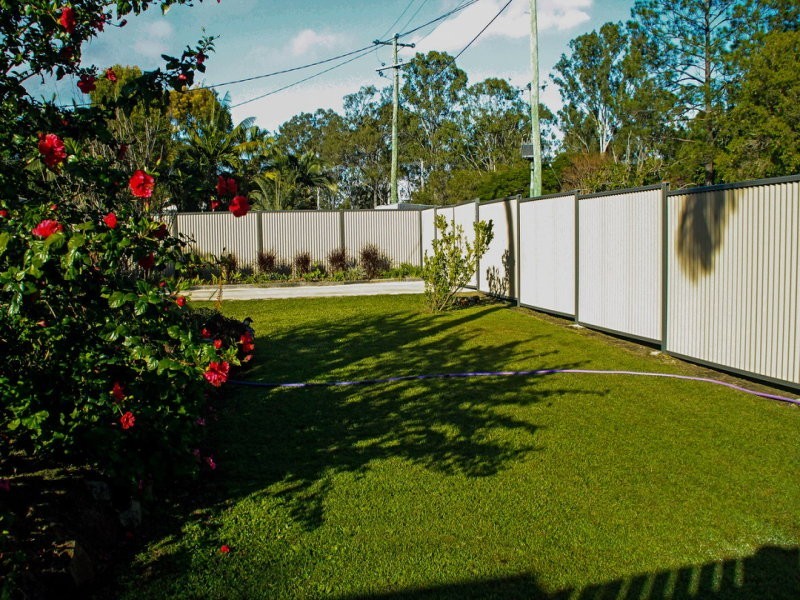 6 Kent Street, Bororen QLD 4678