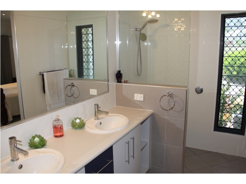 28 Lighthouse Dr, Boyne Island QLD 4680