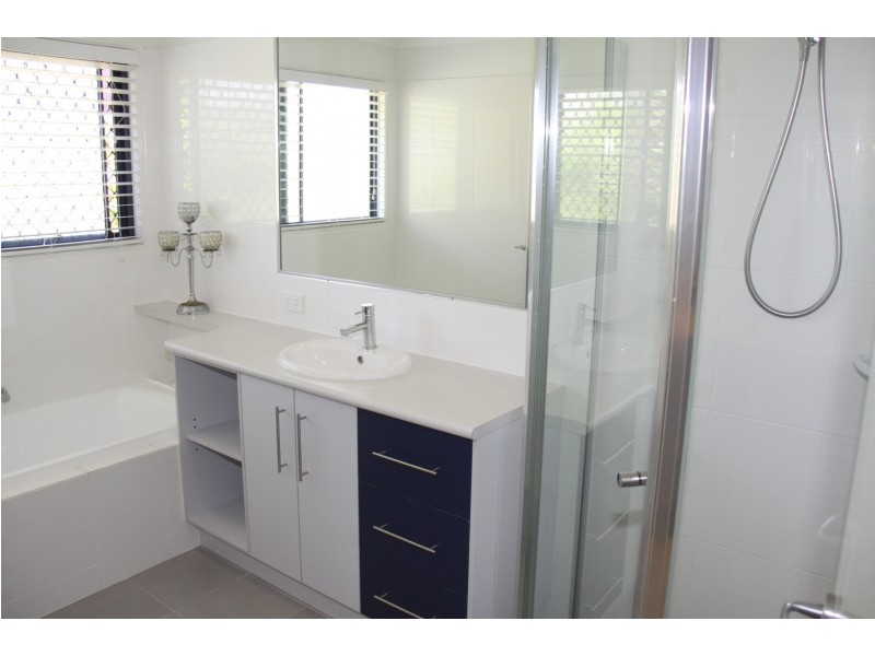28 Lighthouse Dr, Boyne Island QLD 4680