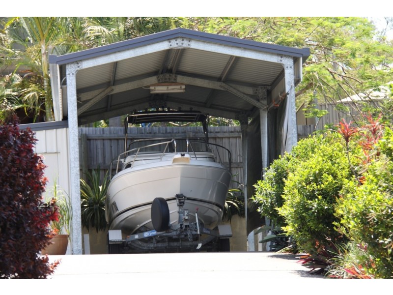 28 Lighthouse Dr, Boyne Island QLD 4680