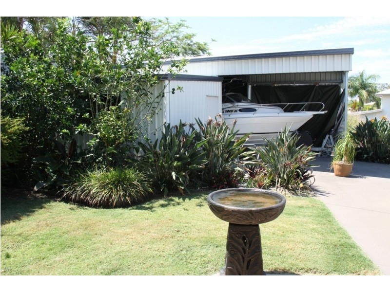 28 Lighthouse Dr, Boyne Island QLD 4680