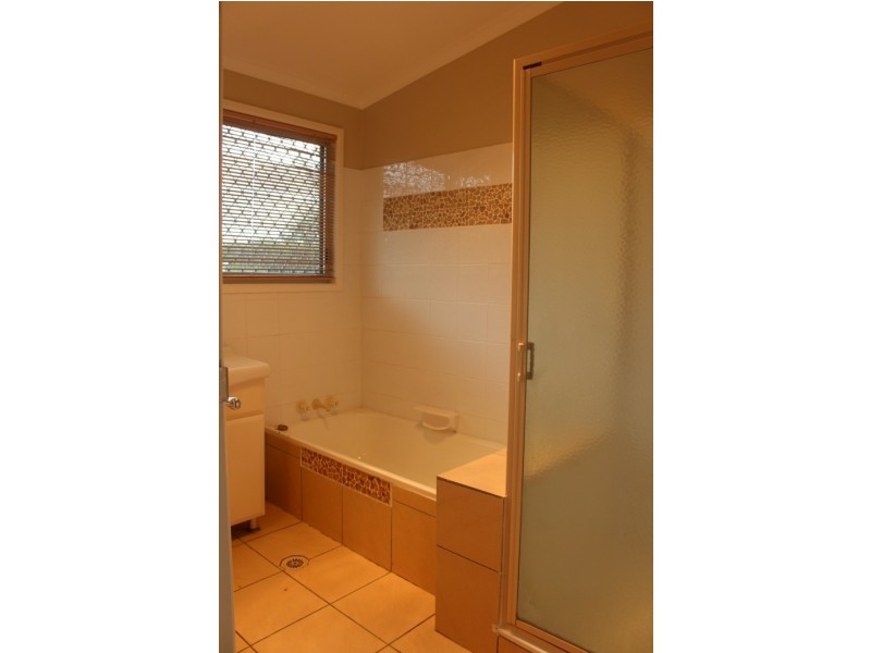 6 Tarcoola Dr, Boyne Island QLD 4680