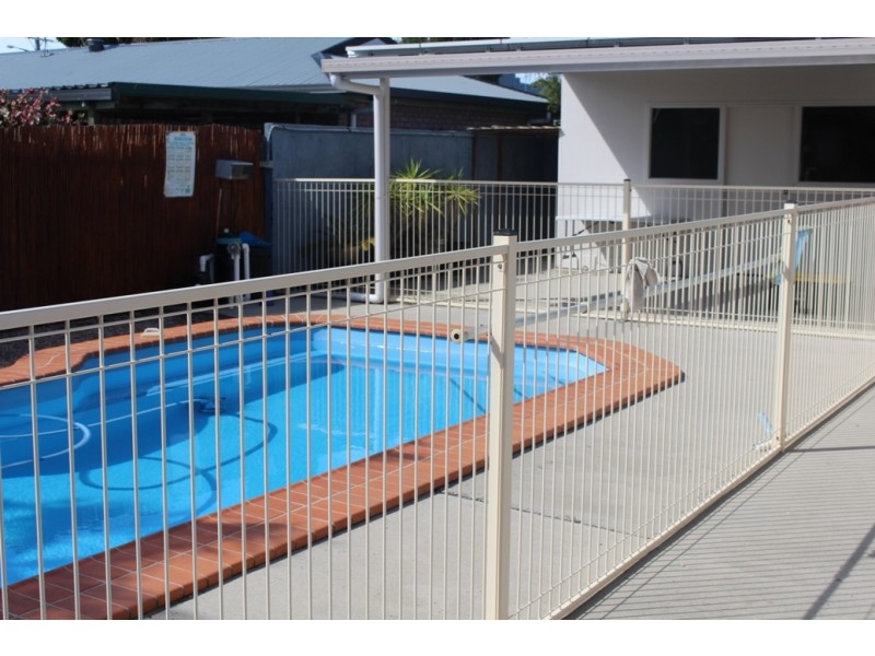 6 Seal, Boyne Island QLD 4680