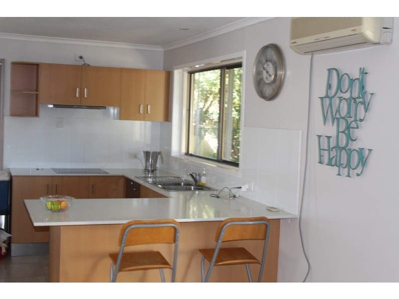 6 Seal, Boyne Island QLD 4680