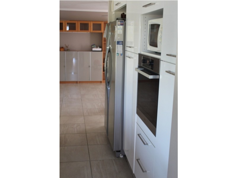 6 Seal, Boyne Island QLD 4680