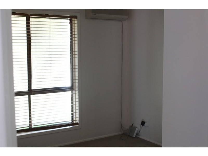 6 Seal, Boyne Island QLD 4680