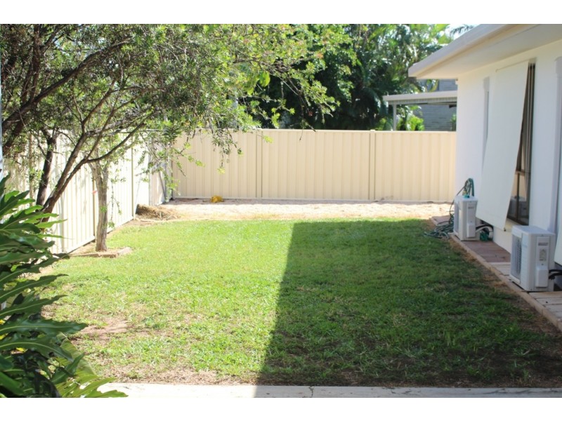 6 Seal, Boyne Island QLD 4680