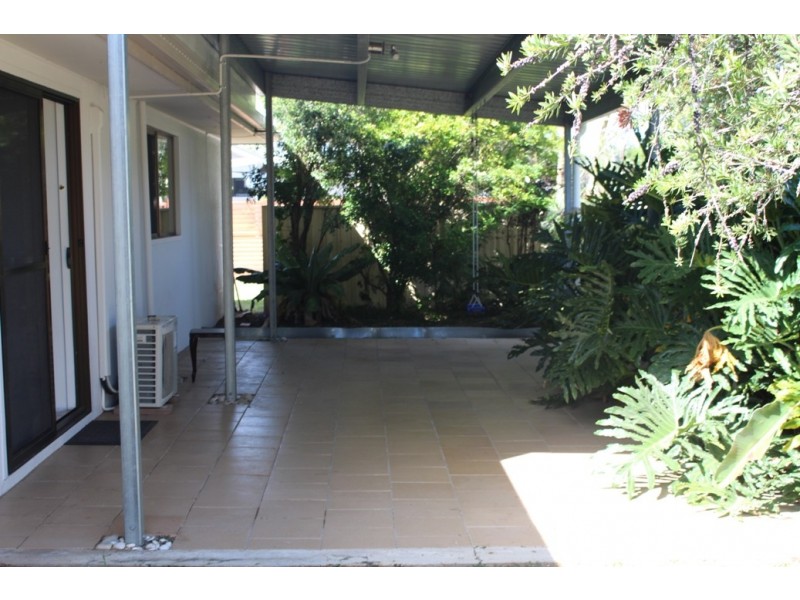 6 Seal, Boyne Island QLD 4680