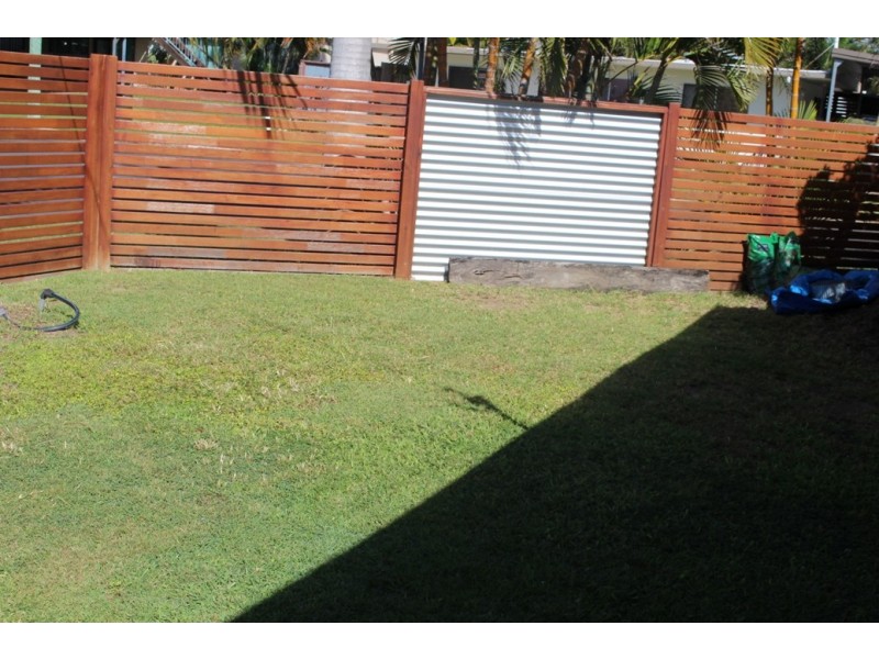 6 Seal, Boyne Island QLD 4680