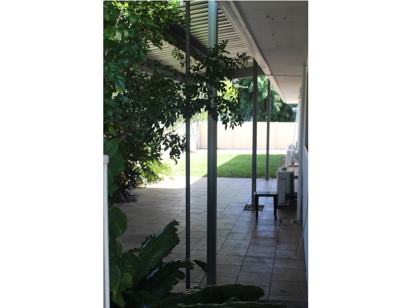 6 Seal, Boyne Island QLD 4680