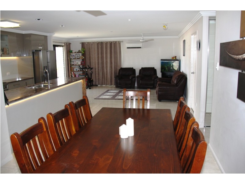 3 wanda, Boyne Island QLD 4680