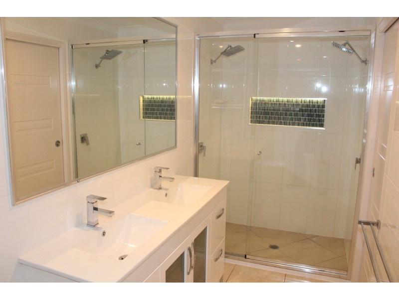 3 wanda, Boyne Island QLD 4680