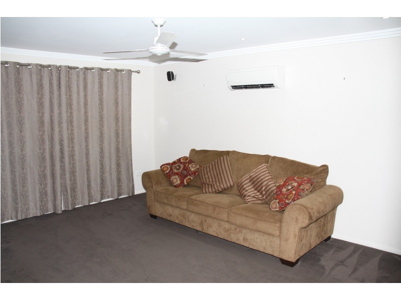 3 wanda, Boyne Island QLD 4680