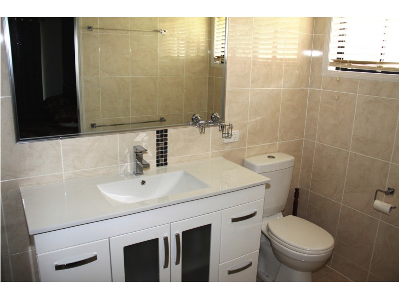 3 wanda, Boyne Island QLD 4680