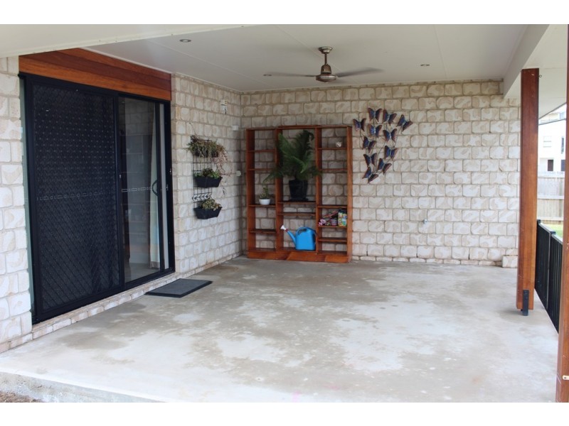3 wanda, Boyne Island QLD 4680
