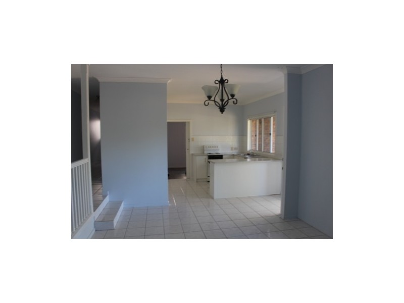 8 Curtis ave, Boyne Island QLD 4680