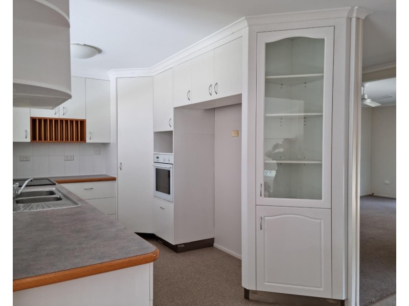 6 Hayes Avenue, Boyne Island QLD 4680