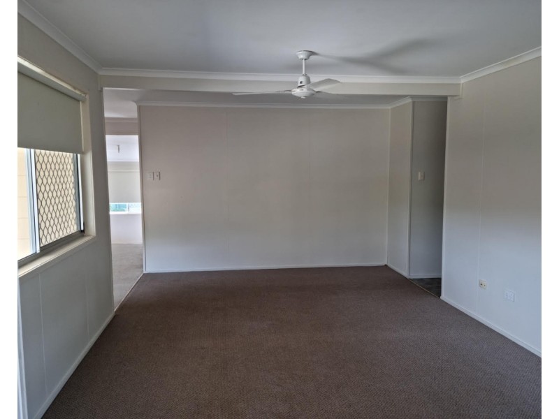 6 Hayes Avenue, Boyne Island QLD 4680