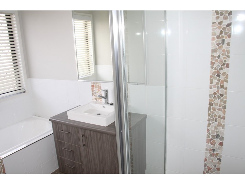 13 Valley way, Boyne Island QLD 4680