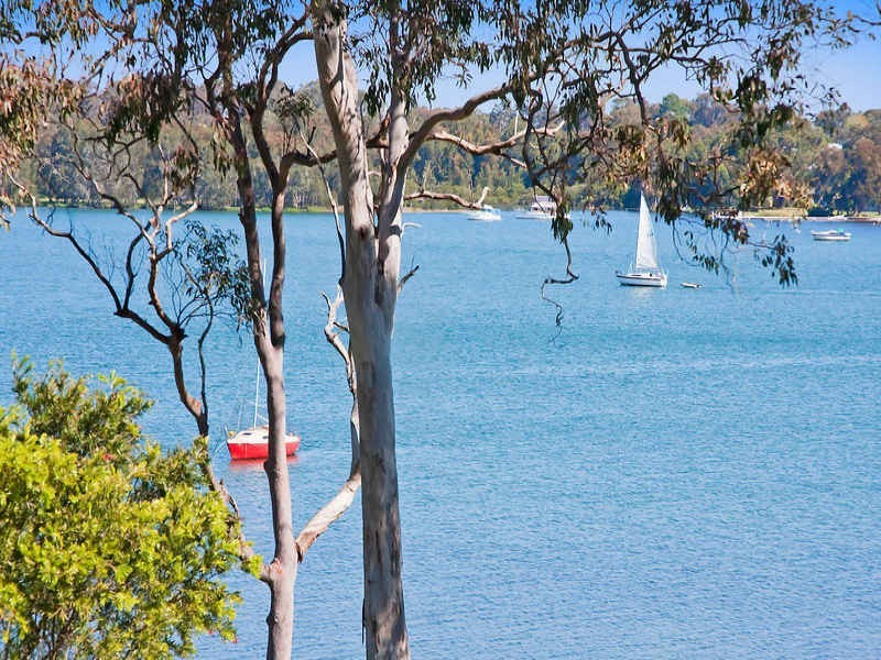 70 Bulgonia Rd, Brightwaters NSW 2264