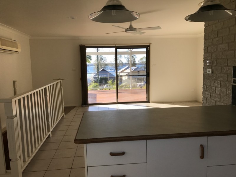 102 Grand Parade, Bonnells Bay NSW 2264